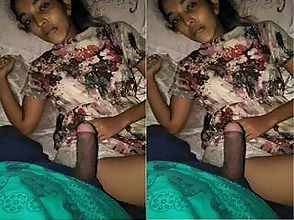 Pretty Lankan girl gives a dirty talking gynecologist a blow job