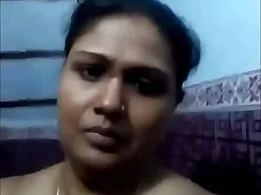 This homemade porn is very hot especially the bath scene with a Tamil beauty.