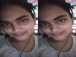 Indian girl exposing her breasts in a risky public affair.