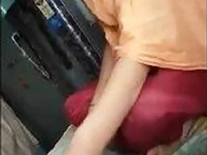 A Dhanbad woman likes to perform oral sex and give hand job to her lover.
