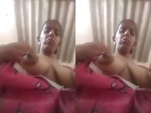 Indian pornstar’s hot solo performance